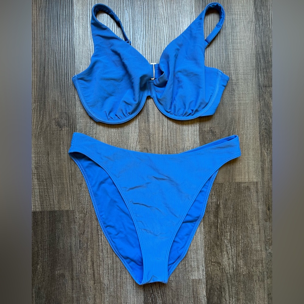 Abercrombie & Fitch Curve Love High Apex Underwire Ribbed Swim Suit